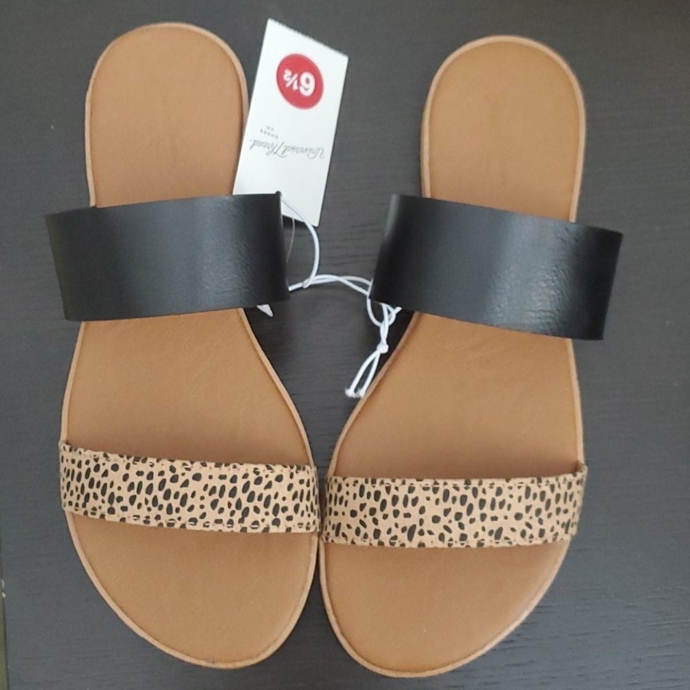 Universal Thread Torri Two Band Sandles